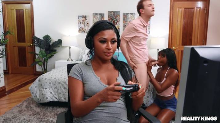 Realitykings Amari Anne - Cheat Code For Gaming His Girlfriend