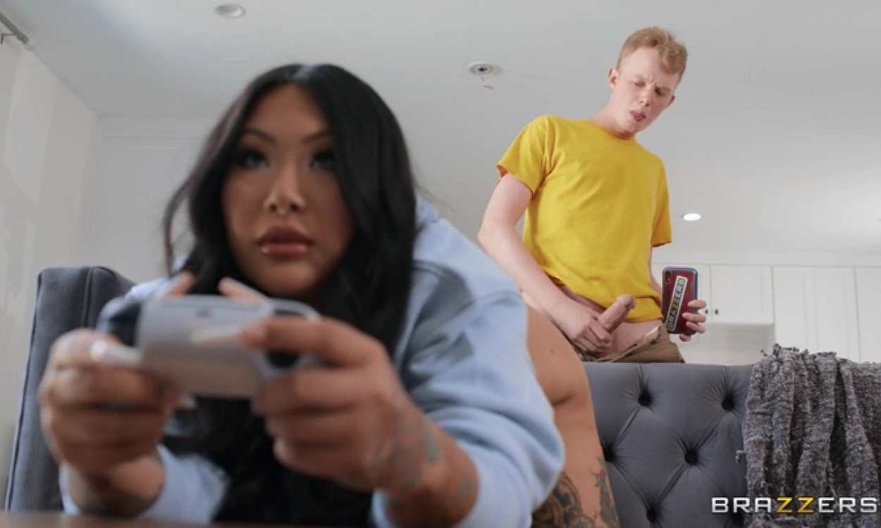 Brazzers Hot Ass Hollywood Connie Perignon , Jimmy Michaels - This Thing Of Ours , Roommates Threesome Sex In The Living Room